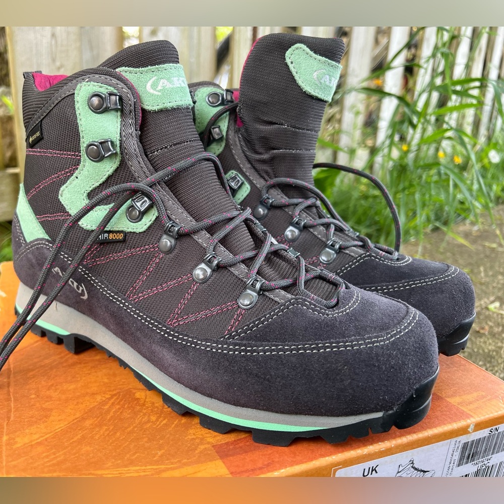 Women's Hiking Boots - Black and Green